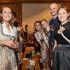 Zahlreiche Feierlustige besuchen am Samstag 26.10.24 das Gambacher Weinfest.