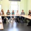 Der Arbeitskreis SoliKi (von links): Gast Frank Stenger (Fallmanager Jobcenter), Eva Kelly (BRK, Tageszentrum für seelische und soziale Gesundheit), Anna Mauder (Caritas, Allgemeine Sozialberatung), Ismael Poblete und Nele Hallemann (Caritas: Flüchtlings- und Integrationsberatung), Annette Grüttner (BRK, Beratungsstelle für seelische und soziale Gesundheit), Katrin Anger (Caritas, Allgemeine Sozialberatung), Petra Hösch (Diakonie, Kirchliche Allgemeine Sozialarbeit), Birgit Brückner (Sozialdienst kath. Frauen), Tim Pfeuffer und Christina Flurschütz (Caritas, Dach überm Kopf), Fritz Zeltner (Erziehungs- und Familienberatung), Ella Kiefel und Elisabeth Schmitt (Diakonie, Schuldner- und Insolvenzberatung); es fehlen: Regina Sterk (Sozialdienst kath. Frauen), Anke Reinauer-Fackler (Diakonie, Schwangerschaftsberatung), Marco Schraud und Viola Reichherzer (Caritas, Suchtberatung), Sandra Baumeister und Lisveta Kalhoff (Der Paritätische, Migrationsberatung und Jugendmigrationsdienst) Der Arbeitskreis SoliKi (von links): Gast Frank Stenger (Fallmanager Jobcenter), Eva Kelly (BRK, Tageszentrum für seelische und soziale Gesundheit), Anna Mauder (Caritas, Allgemeine Sozialberatung), Ismael Poblete und Nele Hallemann (Caritas: Flüchtlings- und Integrationsberatung), Annette Grüttner (BRK, Beratungsstelle für seelische und soziale Gesundheit), Katrin Anger (Caritas, Allgemeine Sozialberatung), Petra Hösch (Diakonie, Kirchliche Allgemeine Sozialarbeit), Birgit Brückner (Sozialdienst kath. Frauen), Tim Pfeuffer und Christina Flurschütz (Caritas, Dach überm Kopf), Fritz Zeltner (Erziehungs- und Familienberatung), Ella Kiefel und Elisabeth Schmitt (Diakonie, Schuldner- und Insolvenzberatung); es fehlen: Regina Sterk (Sozialdienst kath. Frauen), Anke Reinauer-Fackler (Diakonie, Schwangerschaftsberatung), Marco Schraud und Viola Reichherzer (Caritas, Suchtberatung), Sandra Baumeister und Lisveta Kalhoff (Der Paritätische, Migrationsberatung und Jugendmigrationsdienst)