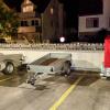 Wem gehören die zahlreichen Anhänger auf dem Edeka-Parkdeck in Zell?