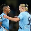 Superstar Erling Haaland (r) traf einmal mehr spektakulär für Manchester City.
