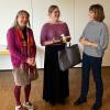 Das Foto zeigt Katrin Anger von der Caritas,  Märchenerzählerin Diana Weckert und Rosi Moser vom K-Team der Schwarzacher Gruppe "Zeit für einander".