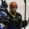 Er hatte gut lachen: Dylan Hood (Mitte) gewann mit den Mighty Dogs Schweinfurt gegen den amtierenden Bayernliga-Meister EHC Königsbrunn mit 6:4.