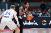 Mit einem Finger ans Kinn tippen, wie hier Mike Lewis II von den Würzburg Baskets beim Spiel gegen KK Igokea in der Basketball Champions League: Tatsächlich hat diese Geste eine Bedeutung, die all seine Mitspieler verstehen. Mit einem Finger ans Kinn tippen, wie hier Mike Lewis II von den Würzburg Baskets beim Spiel gegen KK Igokea in der Basketball Champions League: Tatsächlich hat diese Geste eine Bedeutung, die all seine Mitspieler verstehen.