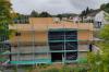 Das neue Kindergartengebäude ist fast zu. Jetzt fehlen noch die Fenster.
