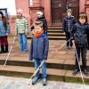 Mit großem Interesse ertasteten die Kinder mit den weißen Stöcken und oft mit geschlossenen Augen Bordsteinkanten, Treppen und Absperrungen. Mit großem Interesse ertasteten die Kinder mit den weißen Stöcken und oft mit geschlossenen Augen Bordsteinkanten, Treppen und Absperrungen.