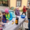 An dieser Station erfuhren die Kinder, wie spezielle Münzenbehälter für Blinde eine wertvolle Hilfe sind oder wie ihnen das Benutzen von Verkehrsampeln erleichtert wird. An dieser Station erfuhren die Kinder, wie spezielle Münzenbehälter für Blinde eine wertvolle Hilfe sind oder wie ihnen das Benutzen von Verkehrsampeln erleichtert wird.