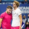 Alexander Zverev (l) sah im US-Open-Endspiel gegen Dominic Thiem schon wie der Sieger aus - und verlor am Ende doch.