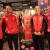Hatten bei der Autogrammstunde für das neue Kickers-Sammelalbum alle Hände voll zu tun: (von links) Eslem Yüksel, Peter Kurzweg, Laura Gerst und Theo Harz