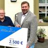 Das Foto zeigt (von links)  Katharina Müller, ehrenamtliche Vorsitzende der Kitzinger Tafel, Stephan Masch, Repräsentant der Deutschen Fernsehlotterie und Herbert Müller, ehrenamtliches Gründungs- und Vorstandsmitglied der Tafel. 