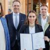 Im Münchener Maximilianeum bekam die Reupelsdorferin Juliana Knaub eine Auszeichnung des Bayerischen Clubs verliehen. Dazu gratulierten (von links): Ilse Aigner (Landtagspräsidentin), Achim Höfle und Mario Hess (Gymnasium Wiesentheid) und Anna Stolz (Staatsministerin für Unterricht und Kultus).