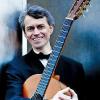 Siegbert Remberger spielt zum Auftakt der Gitarrentage.