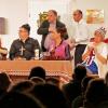 Der 80. Geburtstag von Erbtante Käthe ist ein echter Aufreger im Dorf (von links): Gisela Königer, Anja Heinisch, Volker Sickinger, Martin Stark, Diana Teubert, Jochen Pfeuffer und Natalie Dees.