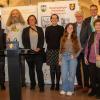 Macher und Unterstützer der Ausstellung (von links): Die Stadträte Willi Dürrnagel und Patrick Friedl, Kulturreferent Benedikt Stegmayer, Wigbert Baumann (Riesengebirgler Heimatkreis Trautenau), Christina Meinusch (Heimatpflegerin der Sudetendeutschen), Stefanie Menke (Studienprojektbetreuerin),  Sarina Wald (damalige Studentin), Professor Guido Fackler, Steffen Hörtler (Vorsitzender Landesgruppe Bayern der Sudetendeutschen Landsmannschaft), Zeitzeugin Hannelore Anderl sowie der damalige Student Michael Dehn.