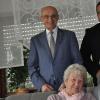Heidi und Armin Dauelsberg feierten am Samstag diamantene Hochzeit. Landrat Wilhelm Schneider (hinten links) und Bürgermeister Alexander Bergmann (hinten rechts) gratulierten.