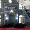 Moslems bei dem Gebet am Nachmittag. Der Gebetsraum ist mit handgefertigten Fliesen ausgekleidet. Frauen und Männer beten in der Sultan-Süleyman-Moschee getrennt, um Freiräume zu schaffen und zu vermeiden, dass sich jemand während des Betens unwohl fühlt. Moslems bei dem Gebet am Nachmittag. Der Gebetsraum ist mit handgefertigten Fliesen ausgekleidet. Frauen und Männer beten in der Sultan-Süleyman-Moschee getrennt, um Freiräume zu schaffen und zu vermeiden, dass sich jemand während des Betens unwohl fühlt.