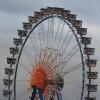 Das Wetter schwächelt: Grauer Himmel über dem Oktoberfest.