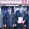 Der stellvertretende Kreisbrandmeister Heiko Wolpert (rechts) nutzte die Gelegenheit, einen verdienten Kameraden auszuzeichnen. Aus seinen Händen erhielt Elmar Schmieg (Dritter von links) das silberne Feuerwehr-Ehrenkreuz des Kreisfeuerwehrverbandes. Mit auf dem Foto sind Adrian Bayer (links) und Philipp Schenk (Zweiter von links). Der stellvertretende Kreisbrandmeister Heiko Wolpert (rechts) nutzte die Gelegenheit, einen verdienten Kameraden auszuzeichnen. Aus seinen Händen erhielt Elmar Schmieg (Dritter von links) das silberne Feuerwehr-Ehrenkreuz des Kreisfeuerwehrverbandes. Mit auf dem Foto sind Adrian Bayer (links) und Philipp Schenk (Zweiter von links).