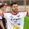 Tony Ivankovic bejubelt den Sieg des HSC Bad Neustadt gegen den ESV Regensburg.
