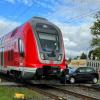 Eine Autofahrerin benutzte mit ihrem Pkw fälschlicherweise den Fußweg am Bahnübergang in Zeil und blieb im Gleisbett stecken.