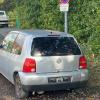 Wie seit Monaten steht dieser Kleinwagen noch immer an der Rodenbacher Straße in Lohr. Bislang sahen sich Behörden machtlos. Doch jetzt kommt womöglich Bewegung in die Sache.