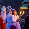 Zur Waldweihnacht im Schweinfurter Wildpark kommt natürlich auch der Nikolaus mit Engeln und  Knecht Ruprecht. 
