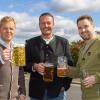 Großartige Stimmmung beim Weisbacher Oktoberfest. Nach dem Festzug wurden auf dem Sportplatz noch getanzt.