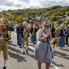 Großartige Stimmmung beim Weisbacher Oktoberfest. Nach dem Festzug wurden auf dem Sportplatz noch getanzt.