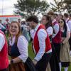 Großartige Stimmmung beim Weisbacher Oktoberfest. Nach dem Festzug wurden auf dem Sportplatz noch getanzt.