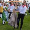 Großartige Stimmmung beim Weisbacher Oktoberfest. Nach dem Festzug wurden auf dem Sportplatz noch getanzt.