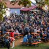 Großartige Stimmmung beim Weisbacher Oktoberfest. Nach dem Festzug wurden auf dem Sportplatz noch getanzt.