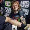 Viele Aussteller und Besucher trafen sich am Samstag bei der Tattoo und Art Convention in der Sennfelder Frankenhalle. Die Möglichkeit sich tätowieren zu lassen wurde gut genutzt.