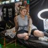 Viele Aussteller und Besucher trafen sich am Samstag bei der Tattoo und Art Convention in der Sennfelder Frankenhalle. Die Möglichkeit sich tätowieren zu lassen wurde gut genutzt.