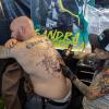 Viele Aussteller und Besucher trafen sich am Samstag bei der Tattoo und Art Convention in der Sennfelder Frankenhalle. Die Möglichkeit sich tätowieren zu lassen wurde gut genutzt.