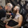 Viele Aussteller und Besucher trafen sich am Samstag bei der Tattoo und Art Convention in der Sennfelder Frankenhalle. Die Möglichkeit sich tätowieren zu lassen wurde gut genutzt.