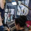 Viele Aussteller und Besucher trafen sich am Samstag bei der Tattoo und Art Convention in der Sennfelder Frankenhalle. Die Möglichkeit sich tätowieren zu lassen wurde gut genutzt.