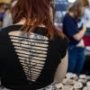 Viele Aussteller und Besucher trafen sich am Samstag bei der Tattoo und Art Convention in der Sennfelder Frankenhalle. Die Möglichkeit sich tätowieren zu lassen wurde gut genutzt.
