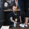 Viele Aussteller und Besucher trafen sich am Samstag bei der Tattoo und Art Convention in der Sennfelder Frankenhalle. Die Möglichkeit sich tätowieren zu lassen wurde gut genutzt.