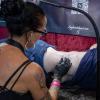 Viele Aussteller und Besucher trafen sich am Samstag bei der Tattoo und Art Convention in der Sennfelder Frankenhalle. Die Möglichkeit sich tätowieren zu lassen wurde gut genutzt.