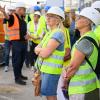 Dirk Terwey, Geschäftsführender Direktor, zeigt am Sonntag (22.09.24) beim Theaterfest am Mainfranken Theater in Würzburg die Fortschritte auf der Baustelle. Das Theaterfest bietet allen kleinen und großen Gästen ein vielfältiges Programm, darunter verschiedene Workshops mit Ensemblemitgliedern und Blicke hinter die Kulissen sowie Premierenmatineen der Produktionen, Maria Stuart, In den Alpen und Medea.