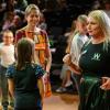 Schauspiel-Crashkurs: Vor allem die jungen Besucherinnen und Besucher versuchen sich am Sonntag (22.09.24) beim Theaterfest am Mainfranken Theater in Würzburg auf der Probebühne unter Leitung von Jenny Holzer in der Schauspielerei. Das Theaterfest bietet allen kleinen und großen Gästen ein vielfältiges Programm, darunter verschiedene Workshops mit Ensemblemitgliedern und Blicke hinter die Kulissen sowie Premierenmatineen der Produktionen, Maria Stuart, In den Alpen und Medea.