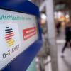 Die Verkehrsminister entscheiden heute über einen neuen Preis für das Deutschlandticket ab 2025. (Archivbild)