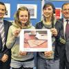 Ehrung der Siegerinnen des Fotowettbewerbs: Florent Cheval, Karin Klusch, Anne Lehner und Erwin Dotzel (von links)
