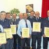 Treue Feuerwehrkameraden: (von links) Uwe Baumgart, Robert Fröhlich, Kommandant Torsten Büchner, Günter Beck, Alfred Möhres, Erich Schneider, Zweiter Bürgermeister Manfred Manger, Ludwin Schäfer, Herbert Schneider, Kreisbrandrat Benno Metz, Kurt Halbleib, Kurt Fröhlich, Freddy Gerlach und Manfred Baumgart.