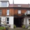 Von Hof aus gesehen baute Steffen Reuscher die linke Haushälfte innen komplett neu auf. Zwei Wohnungen hat er dort eingerichtet. Von Hof aus gesehen baute Steffen Reuscher die linke Haushälfte innen komplett neu auf. Zwei Wohnungen hat er dort eingerichtet.
