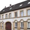 Die rechte Hälfte dieses 180 Jahre alten Hauses in der Schlossgasse in Kronungen hat Steffen Reuscher in Eigenregie saniert.