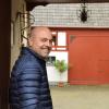 Hausherr Steffen Reuscher öffnet sein Hoftor. Hausherr Steffen Reuscher öffnet sein Hoftor.