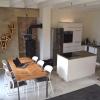 Modern gestaltet ist der Raum für Essen und Kochen in der Wohnung im Obergeschoss. Modern gestaltet ist der Raum für Essen und Kochen in der Wohnung im Obergeschoss.