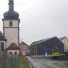 Das Dorfgemeinschaftshaus in Sulzdorf strebt seiner Fertigstellung entgegen. Es müssen danach aber noch die Außenanlagen mitsamt Spielplatz neu gestaltet werden.
