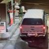 Ein Turmfalke als blinder Passagier auf der Stoßstange von Erich Schrötz aus Rieneck, aufgenommen von der Überwachungskamera der Avia-Tankstelle der Firma "J.Knittel Söhne" im Hofweg in Gemünden. Ein Turmfalke als blinder Passagier auf der Stoßstange von Erich Schrötz aus Rieneck, aufgenommen von der Überwachungskamera der Avia-Tankstelle der Firma "J.Knittel Söhne" im Hofweg in Gemünden.