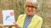 Luitgart Jany mit ihrem neuen Buch.